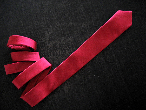 Extra schmale Krawatte, individuell hergestellt von ANA & ANDA
